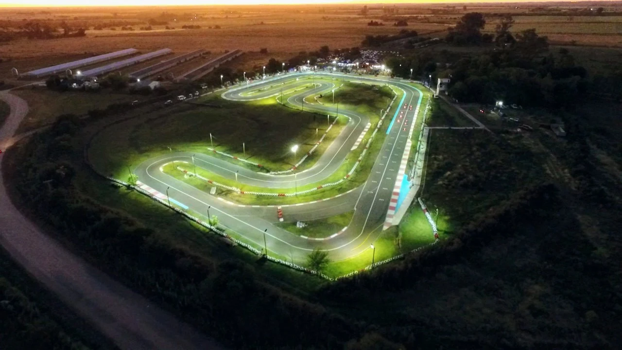 Kartódromo La Morena iluminado, ejecutado por Hornus